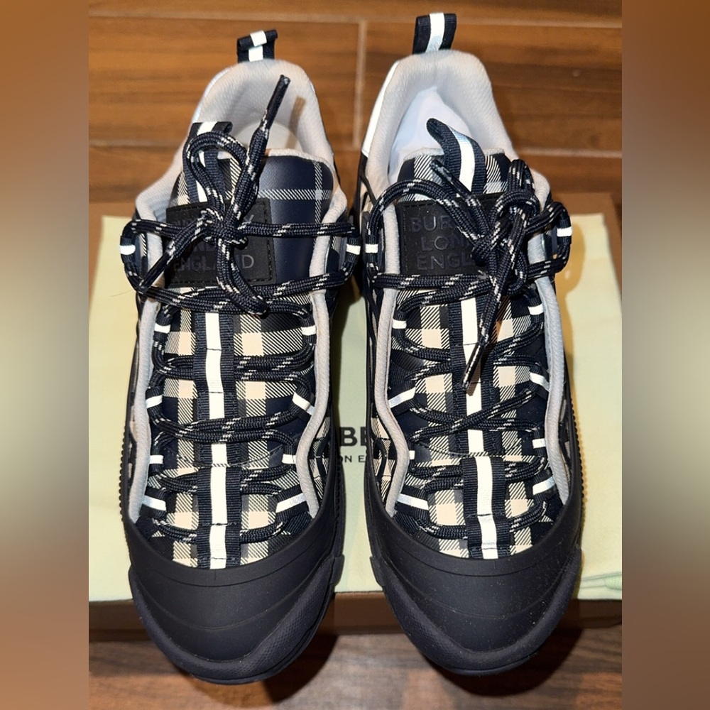 Burberry  Sneakers